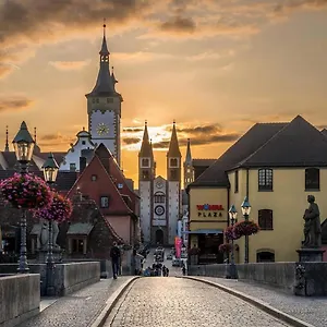Alte Mainbruecke - Gratis Kaffee - Netflix - Balkon Apartment