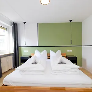 Grosszuegige Am Stadtrand Würzburg